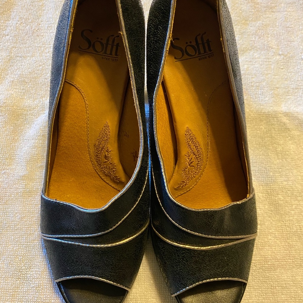 SOFFT Leather Slip On Open Toed Pumps 3.5” heel
